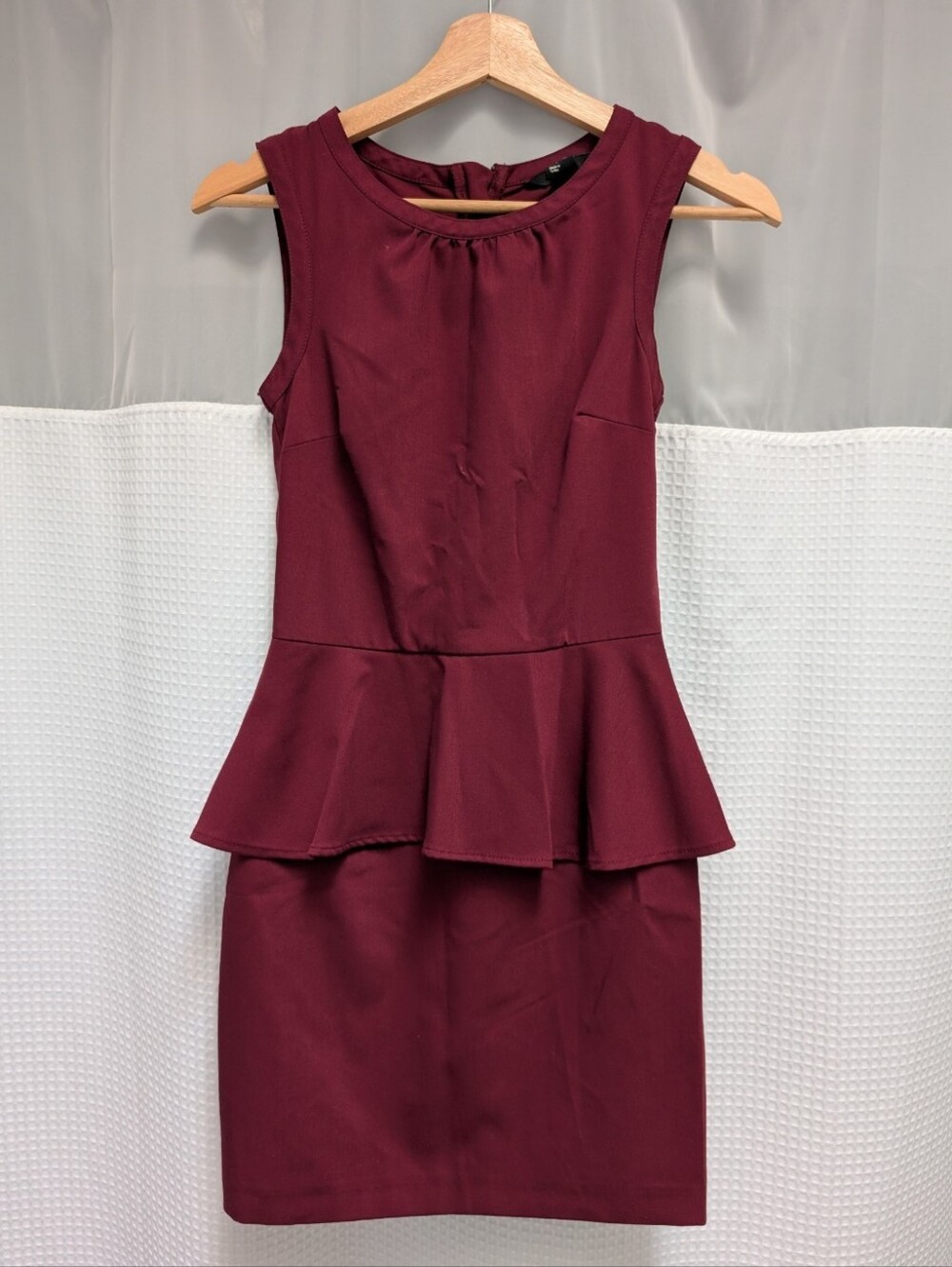 3/$20 H&M Maroon Peplum Sleeveless Cocktail Dress Women's Size 2